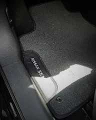 Tapete instalado no Nissan Sentra